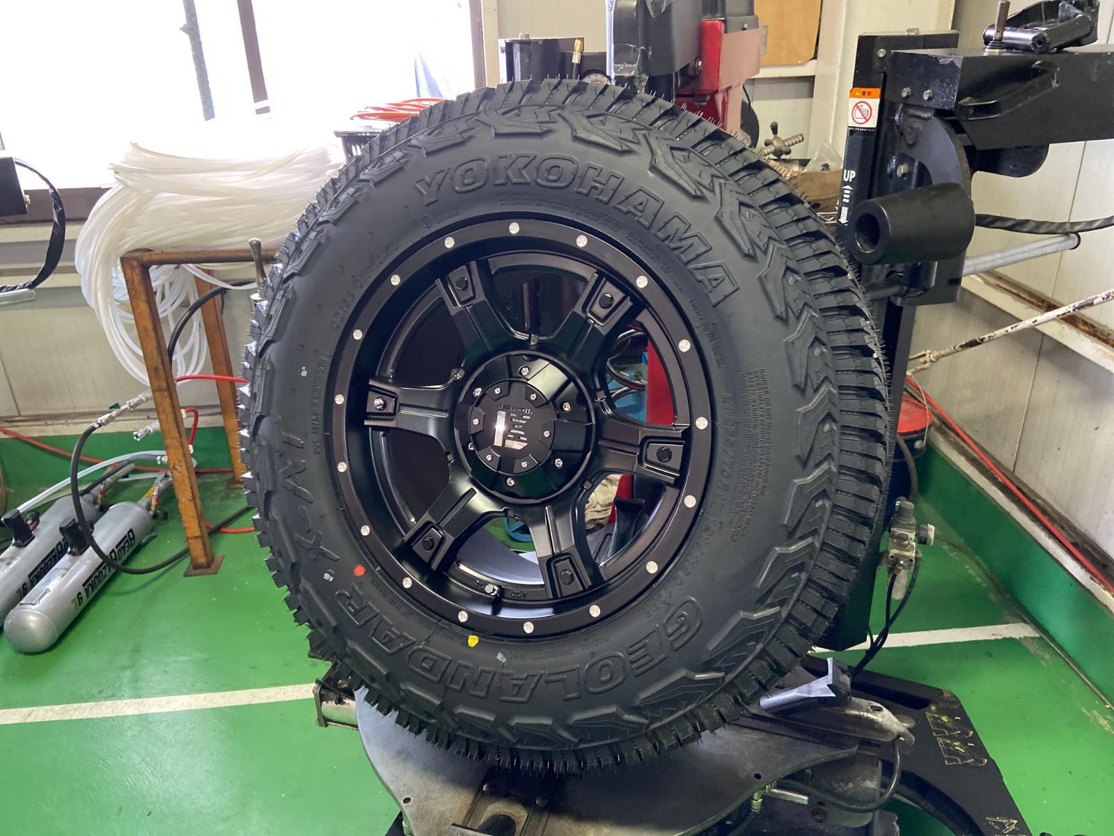 Jeep JK/JL ラングラー タイヤホイールセット 17インチ YOKOHAMA GEOLANDAR X-AT 265/65R17 265/70R17  285/70R17 LEXXEL OutLaw マッドブラック オールテレンタイヤ オフロード - メルカリ