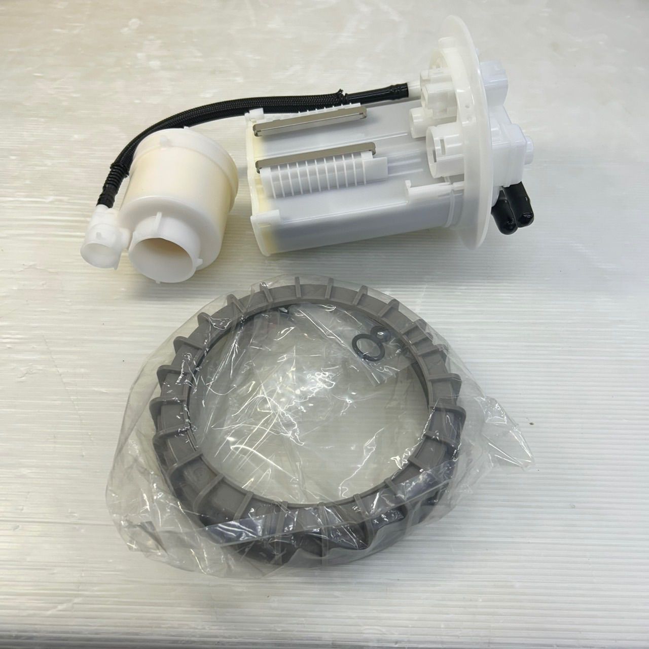 TOYOTA トヨタ プリウス 燃料フィルター 部品