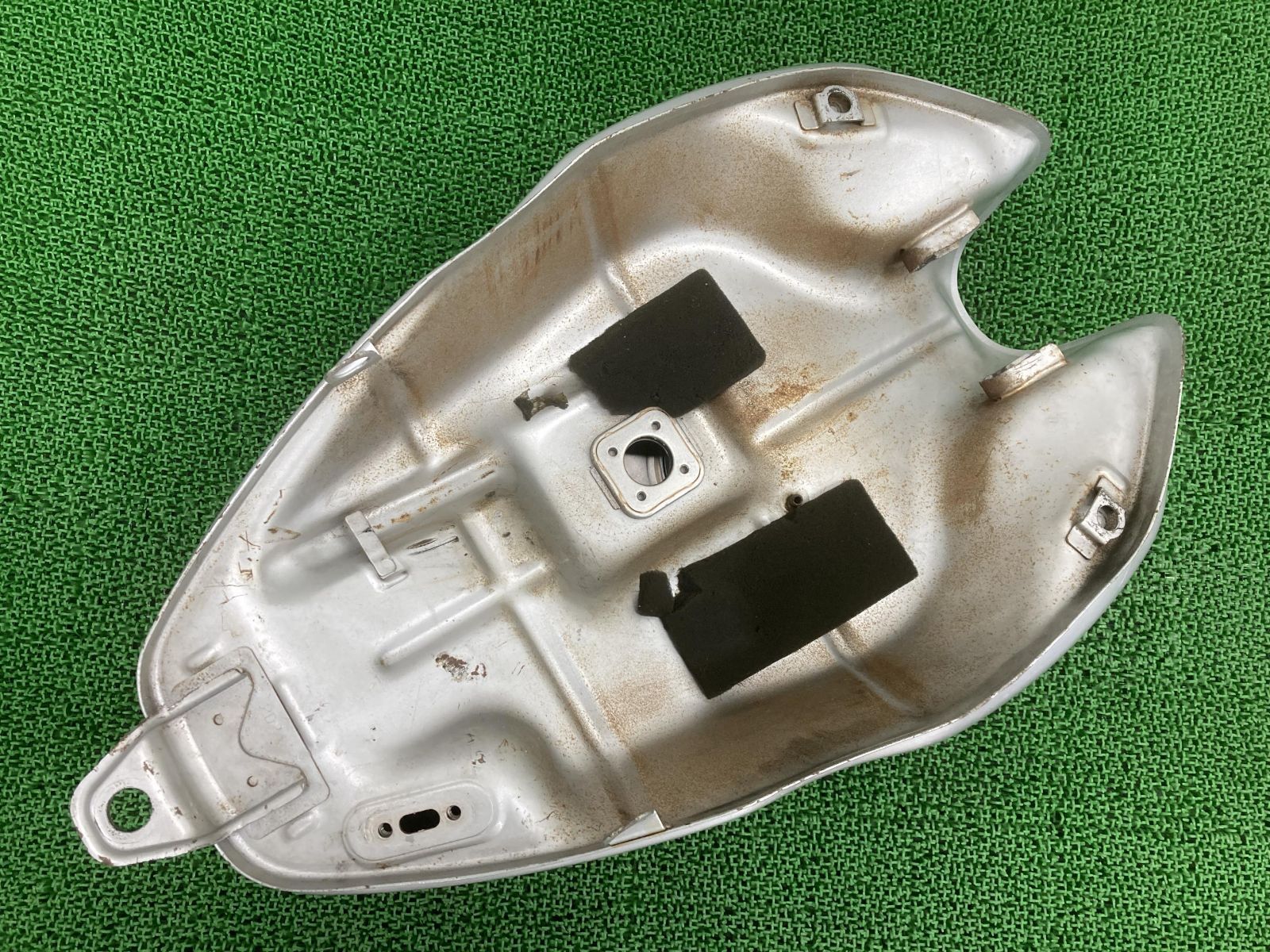 GSX250FX タンク 銀 ZR250C-000*** スズキ 純正 中古 バイク