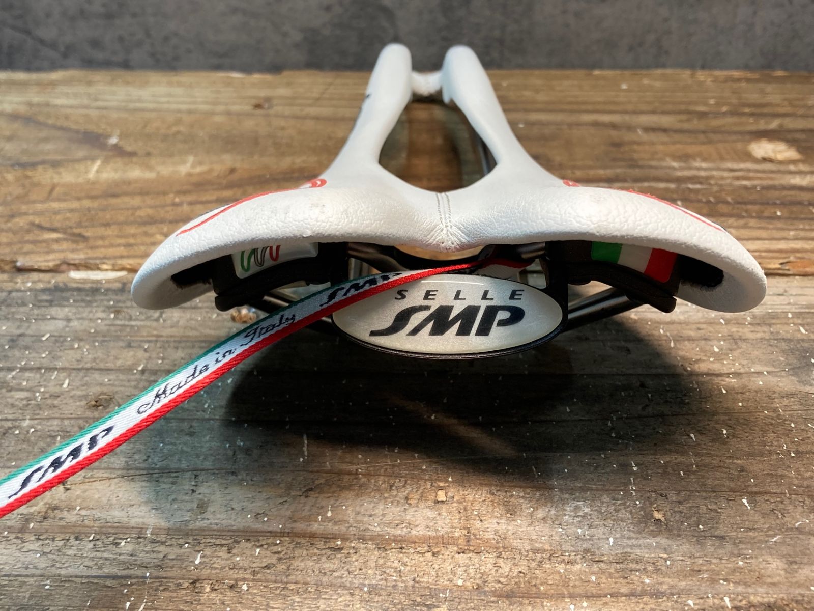 IN423 Selle SMP FORMA サドル ステンレスレール ホワイト 【公式通販】