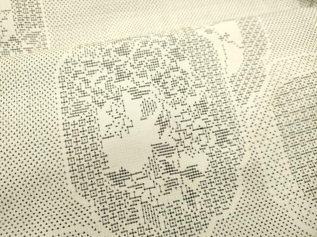 平和屋着物●本場大島紬　白大島　9マルキ　花絵皿文　正絹　逸品　DAAR4480tw 平和屋着物○本場大島紬 白大島 9マルキ 花絵皿文 正絹 逸品