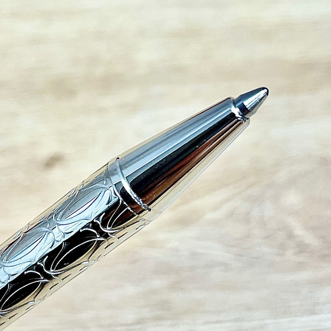 C-08014 Cartier SANTOS DE CARTIER BALLPOINT PEN カルティエ CROP000142 サントス ドゥ カルティエ  ボールペン パラジウムフィニッシュ シルバー 総柄 - メルカリ