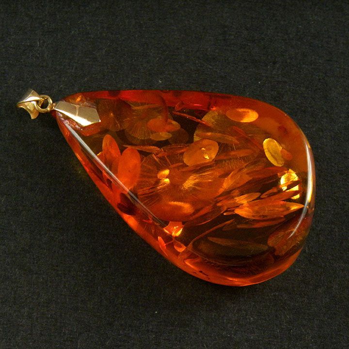 K18イエローゴールド コハク 琥珀 アンバー ペンダント ネックレス 薔薇 バラ お花 フラワー インタリオ 手彫り　スピネル K18金具 プレゼント 母の日 バルト海の琥珀K18Goldダイヤモンド ブラウンゴールド