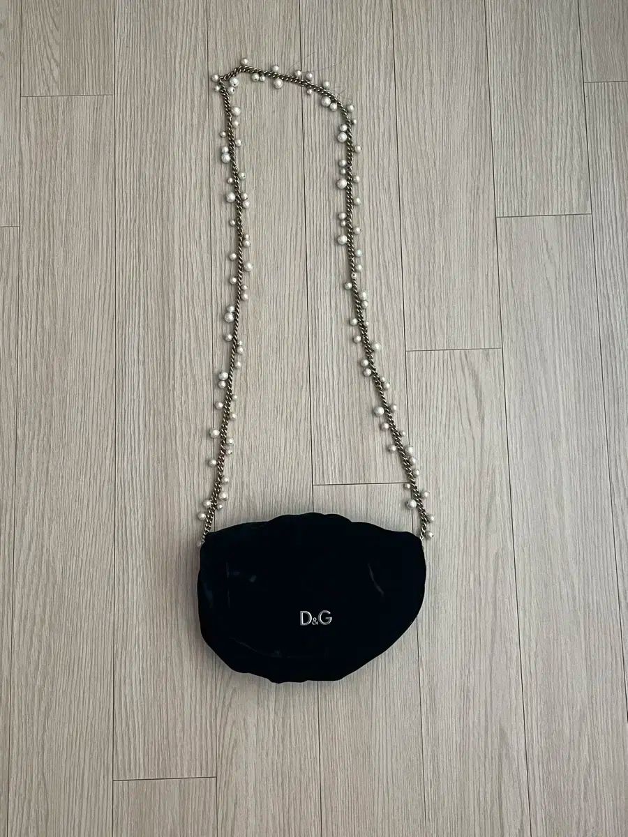 Dolce-Gabbana ドルチェ＆ガッバーナ D ＆ G ベルベット パール チェーンバッグ