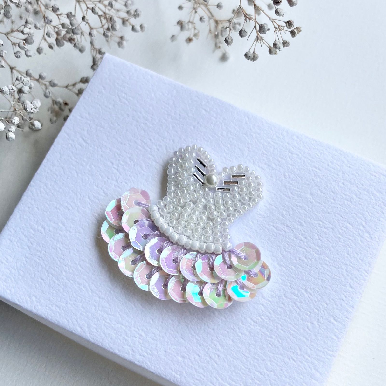バレエ ドレス衣装 ビーズ刺繍ヘアゴム / ブローチ - メルカリ