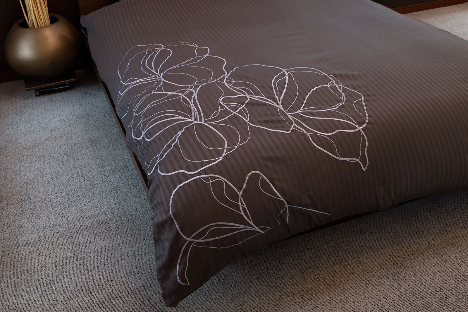 新着商品 ホテルスタイル サテンストライプカバー アローサ 花柄刺繍入り 掛布団カバー クイーンロングサイズ チャコールグレイ HS24051-139 MARWIL-DEMENAGEMENTS_CH
