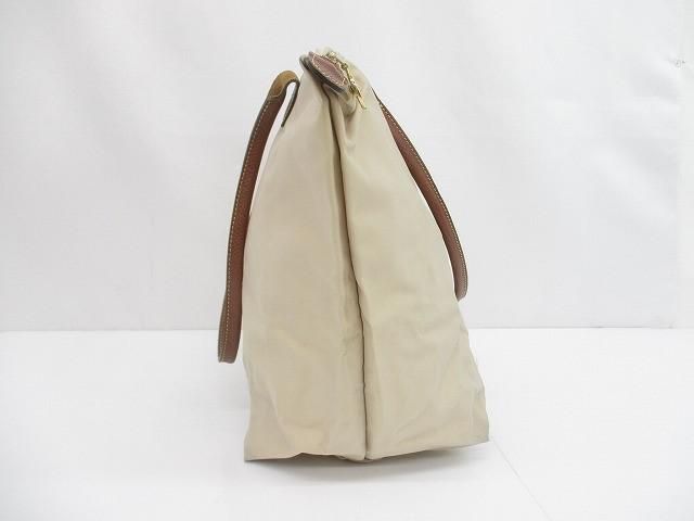 ベージュ ブラウン