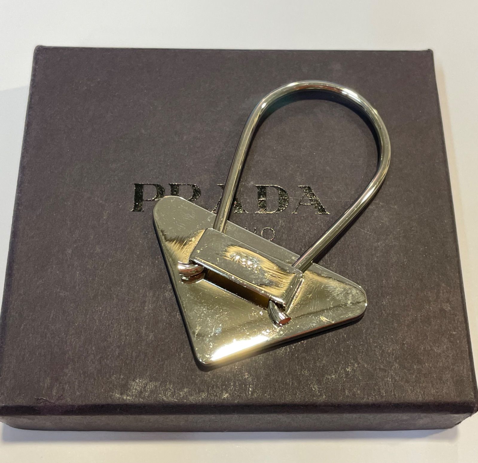 PRADA     キーホルダー・美品・箱付き「最終価格」 ♡プラダ キーホルダー 箱付 - メルカリ