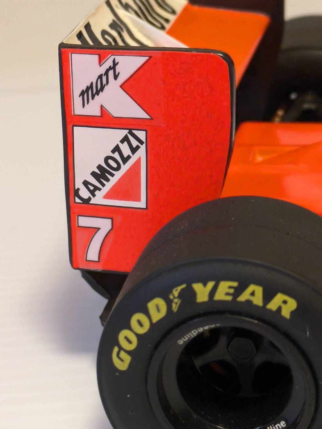 全品10%ポイント還元! カスタム 1|18 ミニチャンプス マクラーレンMP4|8