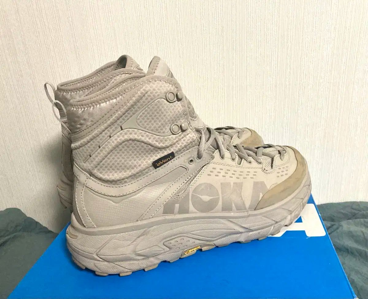 HOKA