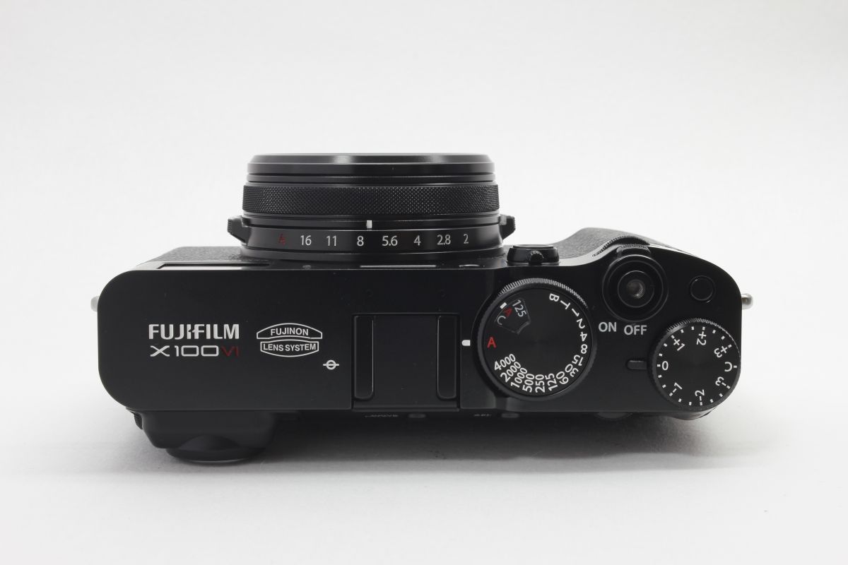 ショット数82回【ほぼ新品】富士フィルム FUJIFILM X100VI ブラック 多