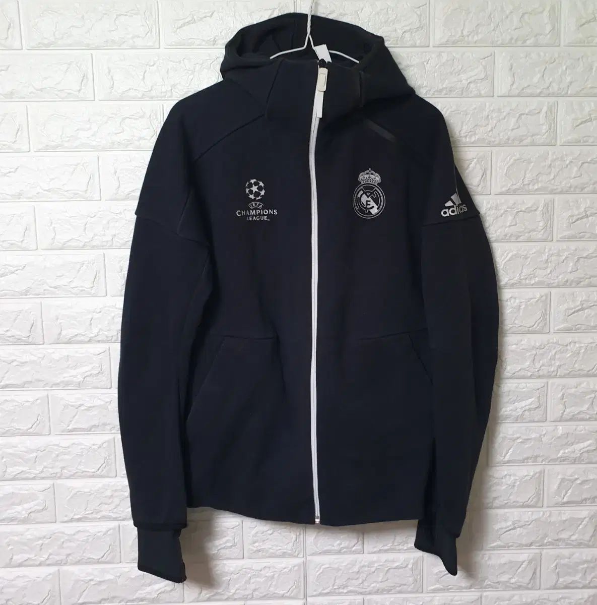 美品19/20シーズンadidasレアル・マドリードZNEジップパーカー
