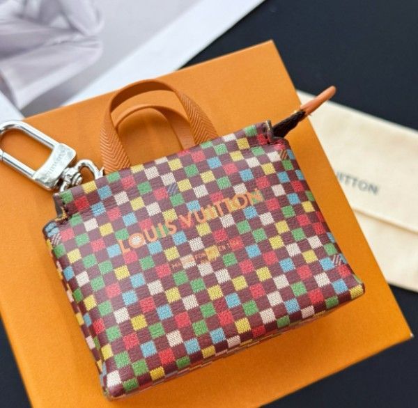 ルイヴィトン バッグチャーム レザー バッグチャーム LV ミニ ショッパー WWW_OLIVIERBERNSTEIN_COM