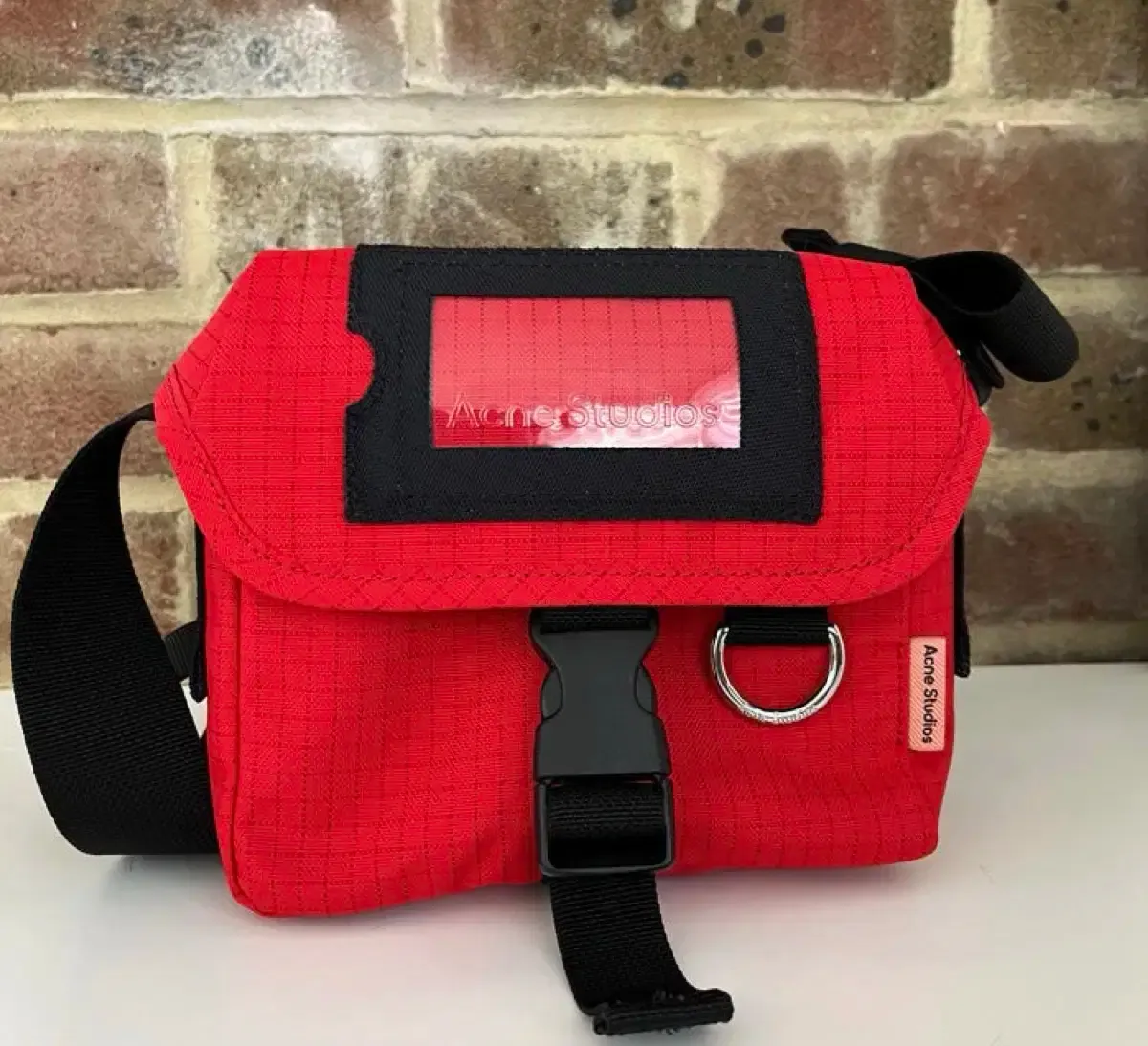 2025年最新】Acne Studios メッセンジャーバッグの人気アイテム