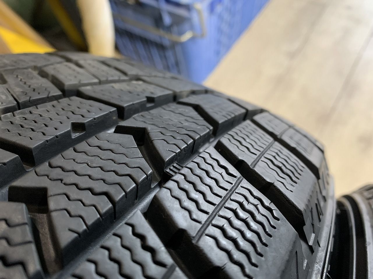 【2402015】スタッドレス DUNLOP WINTER MAXX WM02 195/50R16 2016年 7.5mm アクア ヴィッツ ヤリス  キューブ フィット マーチ ノート スイフト ロードスター 等