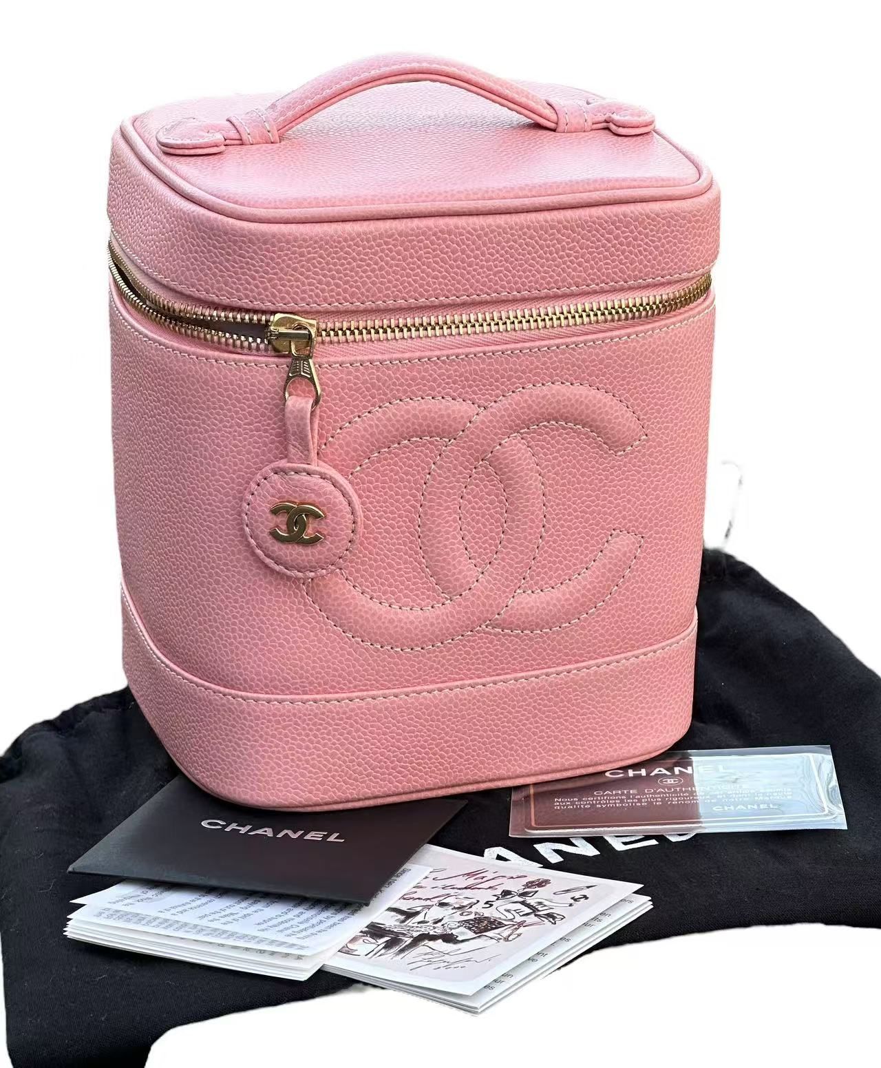 ◆本物シャネルCHANELヴィンテージVintageココマークCCゴールドG金具バニティコスメハンドバッグポーチキャビアスキン化粧箱ピンク金