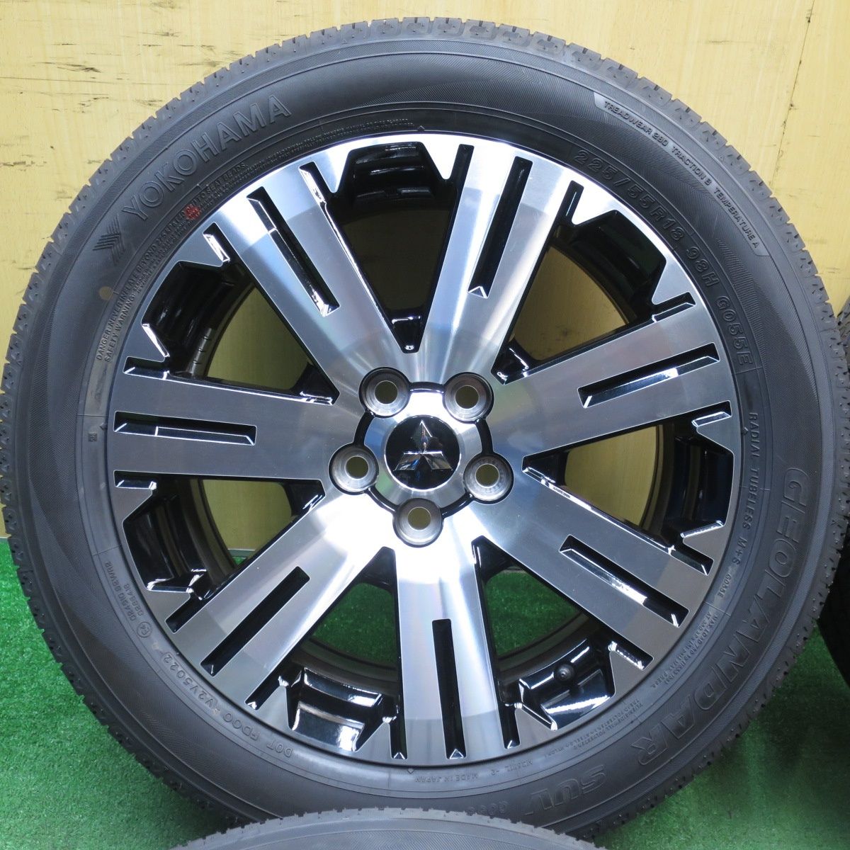 デリカd5新車外しGEOLANDAR G055E 225/55R18 4本セット 新車外し！22年☆三菱 デリカ D:5 純正 225/55R18 ヨコハマ
