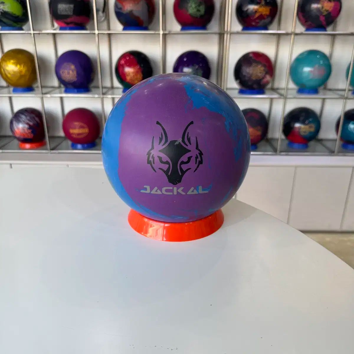 MOTIV ゴールデンジャッカル 15ポンド ボウリングボール