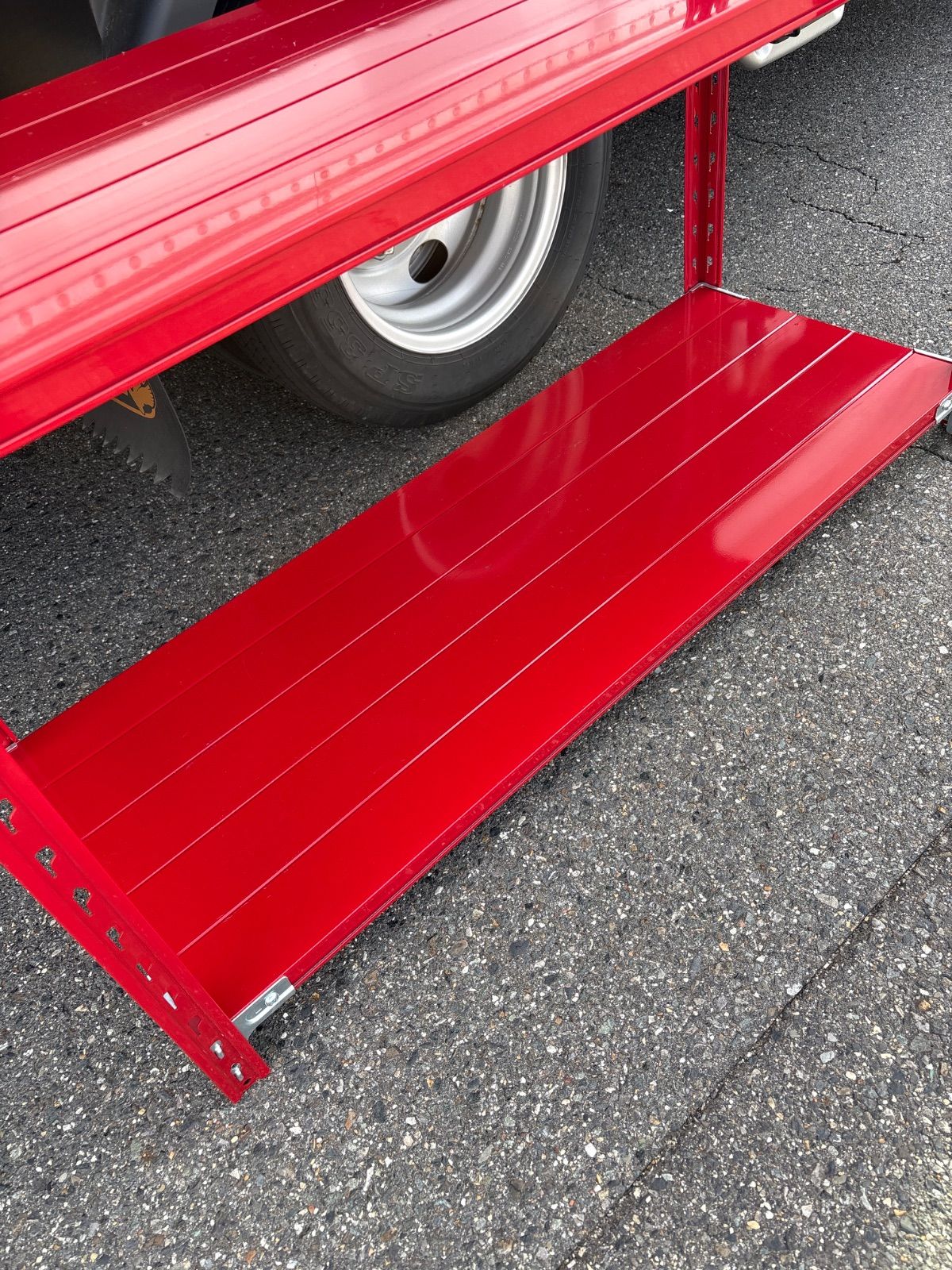 🟥4段軽量スチールラック 鉄製 アイアン 赤 RED ガレージ 収納棚