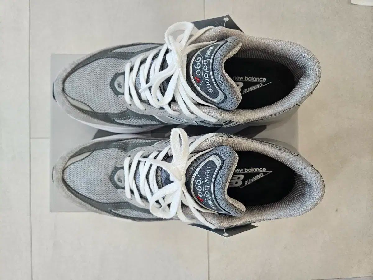 990v6 グレー