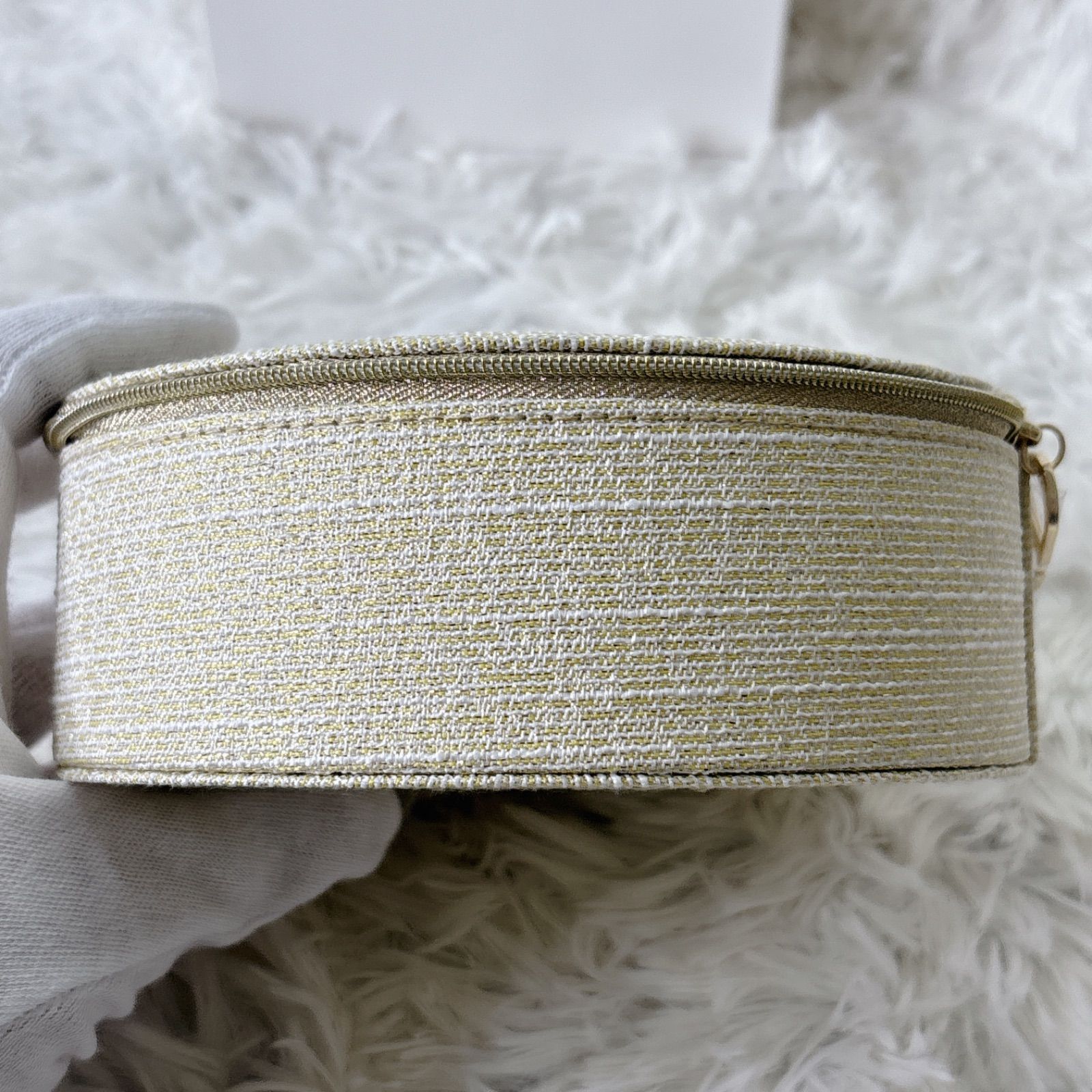新品 Dior ゴールド 円形ポーチ 箱付き 鏡付 化粧ポーチ Dior 新品 Dior ゴールド 円形ポーチ 箱付き 鏡付 化粧ポーチ Dior