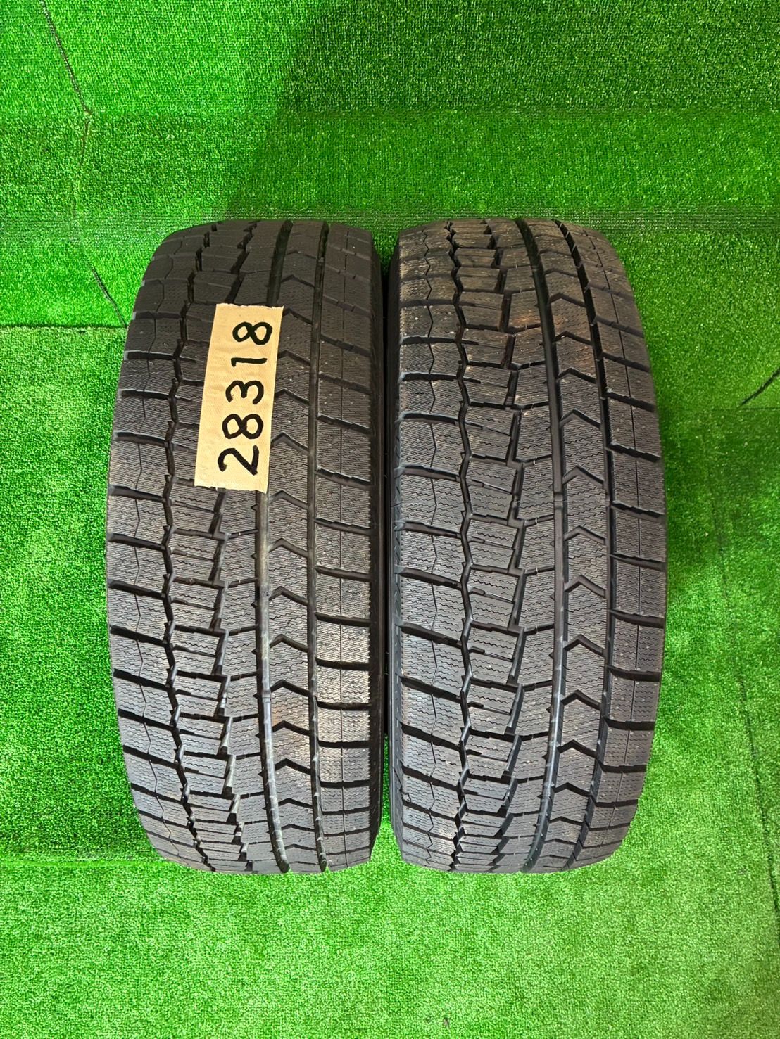 車 DUNLOP WINTER MAXX 02 215/60R16 スタッドレスタイヤ 2本セット