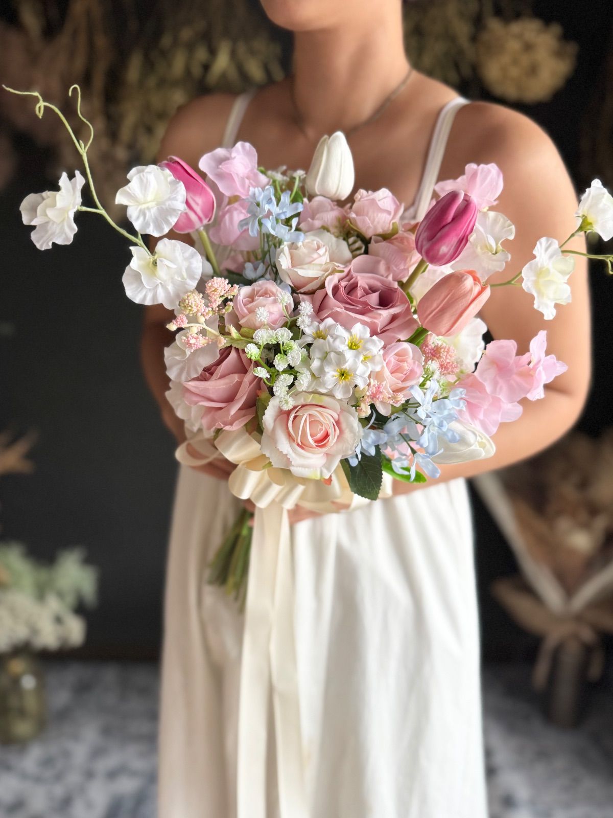 ピンクチューリップ濃淡クラッチブーケ ブートニア