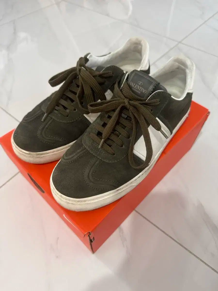 VALENTINO ヴァレンティノ ガラバニ 41 サイズ