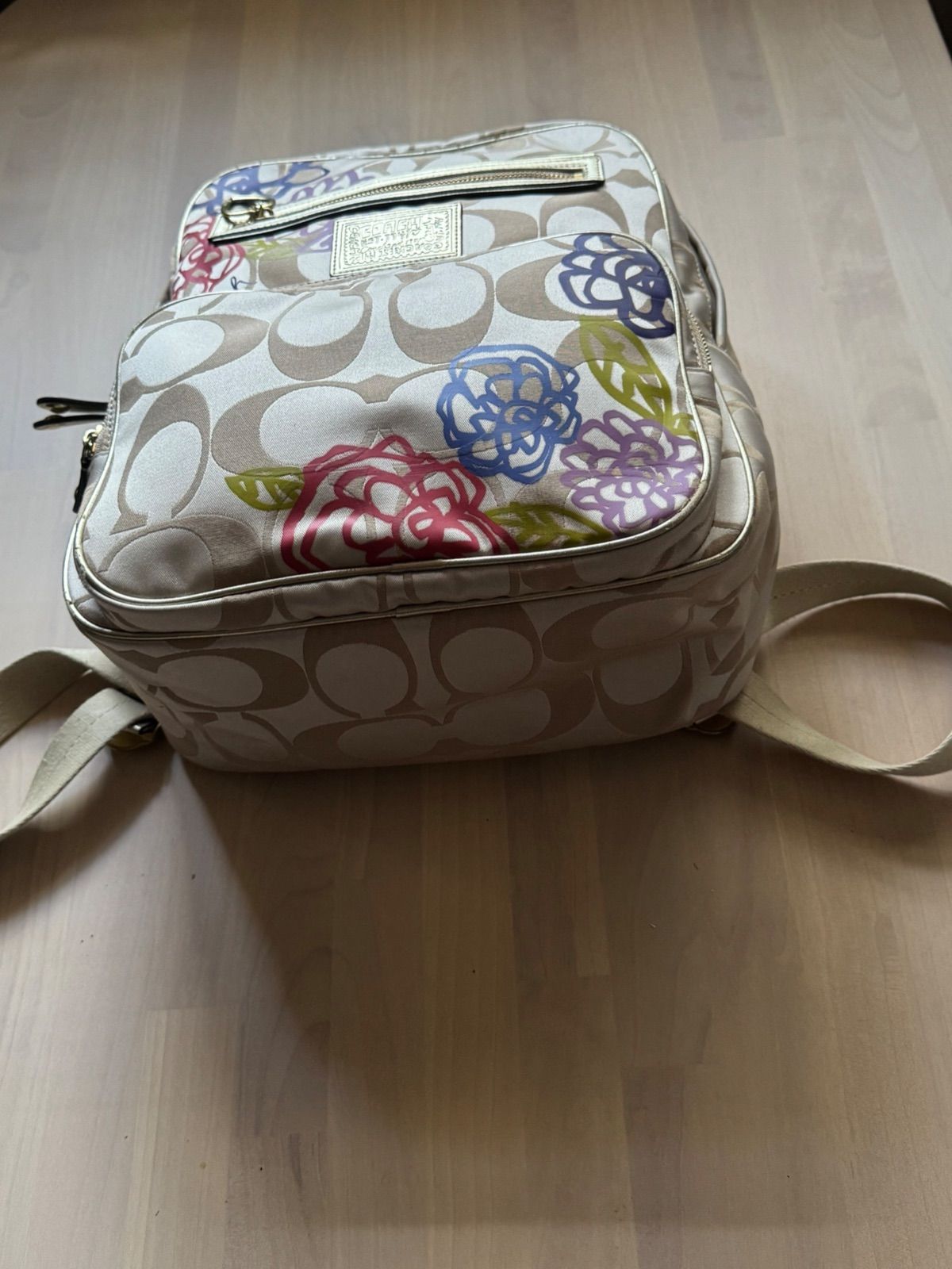 Coach 花柄バックパック ベージュ コーチ COACH シグネチャー/花 リュック バックパック ベージュ