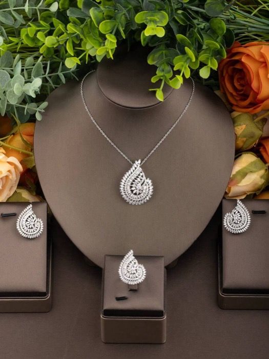 ジュエリー レディース セット 1セット ラグジュアリー キュービックジルコニア 涙型ペンダントネックレス ピアス リングセット 女性の結婚式の装いに適しています ギフトボックス除く