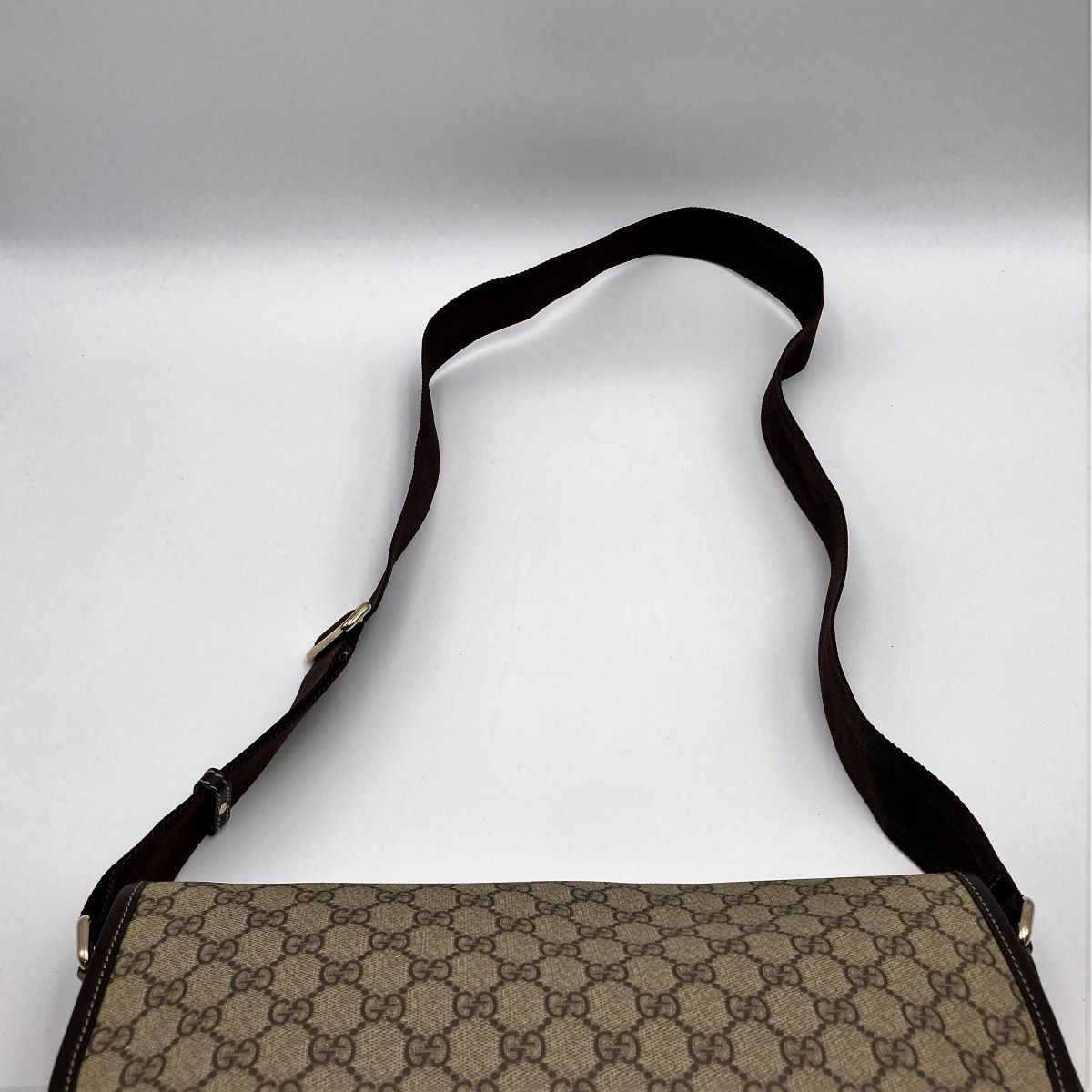 美品 GUCCI グッチ ショルダーバッグ メッセンジャーバッグ 斜め