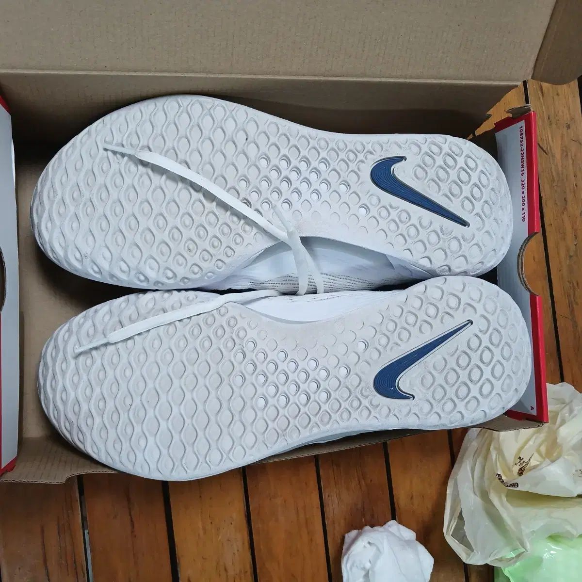 NIKE