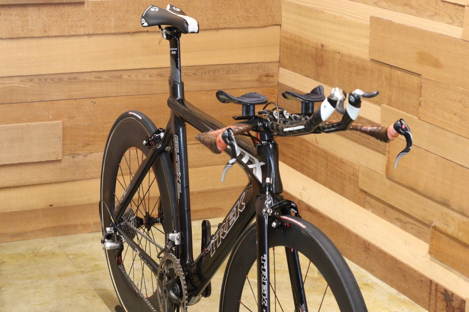 TREK エクイノックス