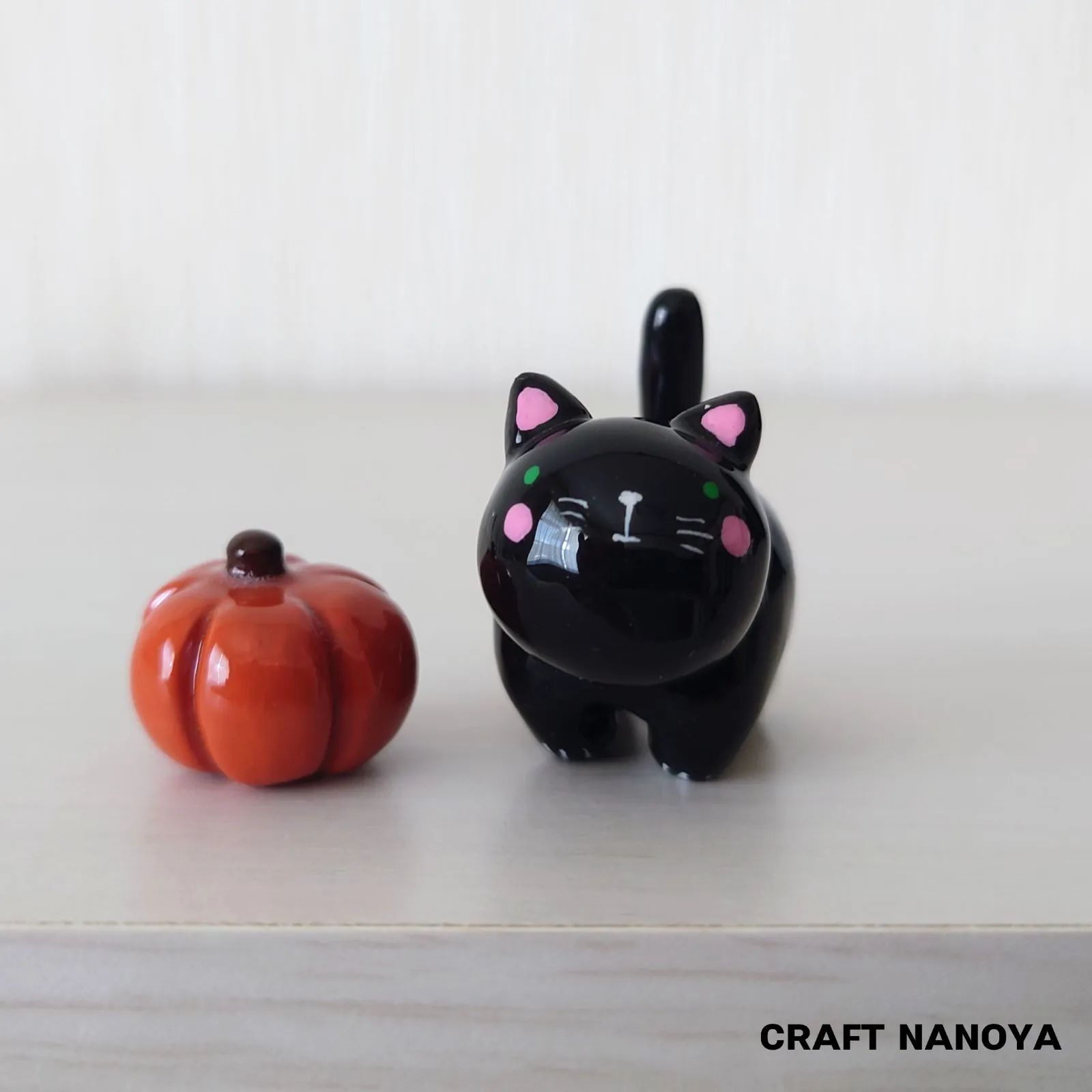 ちび黒猫 とかぼちゃ ハロウィン飾り 石粉粘土 ハンドメイド 黒猫置物