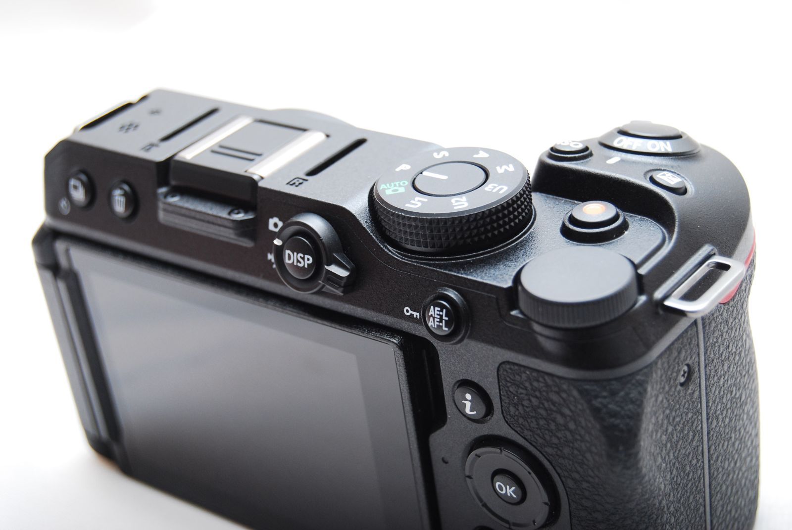 美品Nikon Z 30 ショット数1235 ☆極上美品 ショット数1235回 Nikon Z30 ボディ ミラーレス一眼