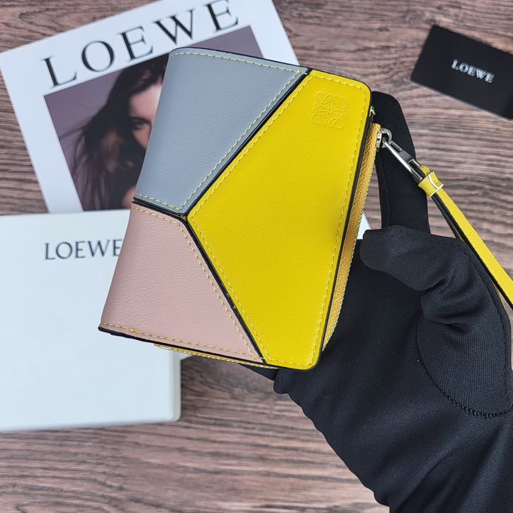 ロエベ LOEWE 二つ折り財布 イエロー 新品未使用】ロエベ（Loewe）二つ折り財布 牛革 マルチカラー
