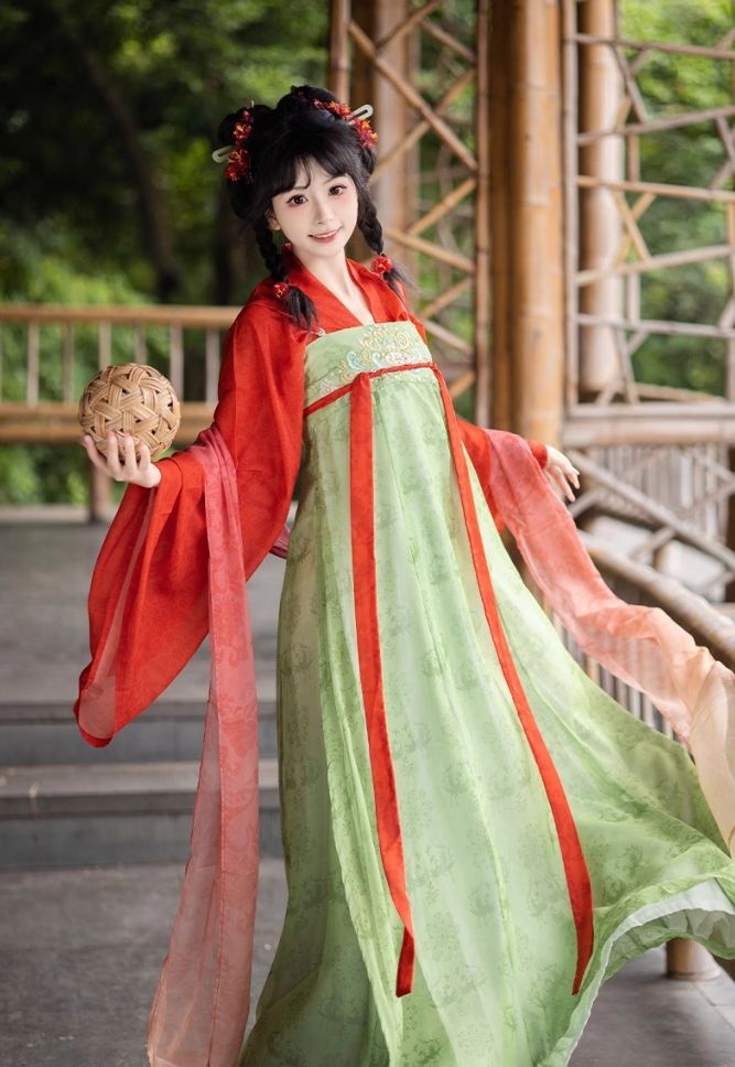 新品未使用 漢服 豪華刺繍 【タイトウショウフヨウ】 唐風復元