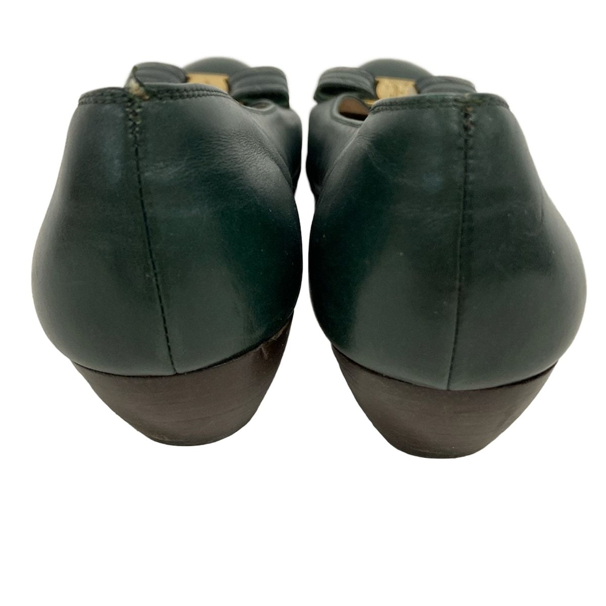 サルヴァトーレフェラガモ　パンプス　リボン　8 1/2 C サルヴァトーレフェラガモ(Salvatore Ferragamo)サルヴァトーレ