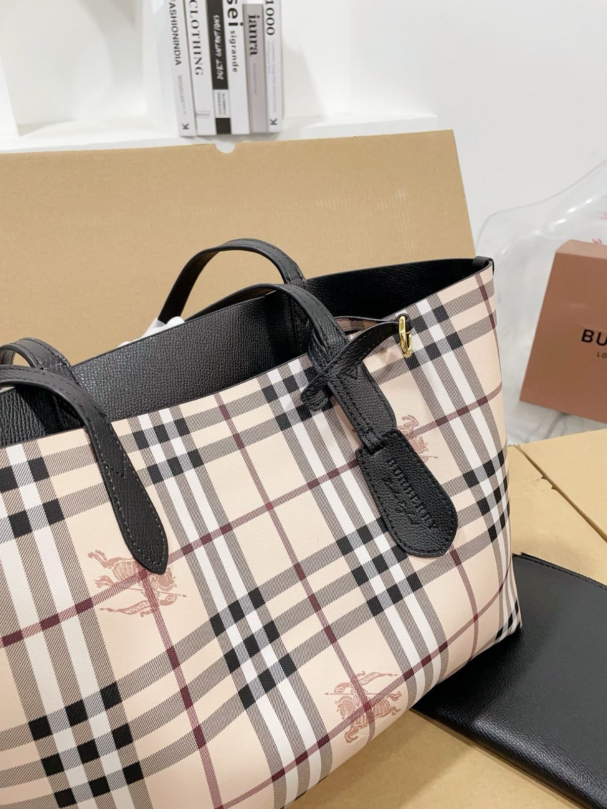 👑💰1040（ボックスなし） バーバリーBurberryのトートバッグは