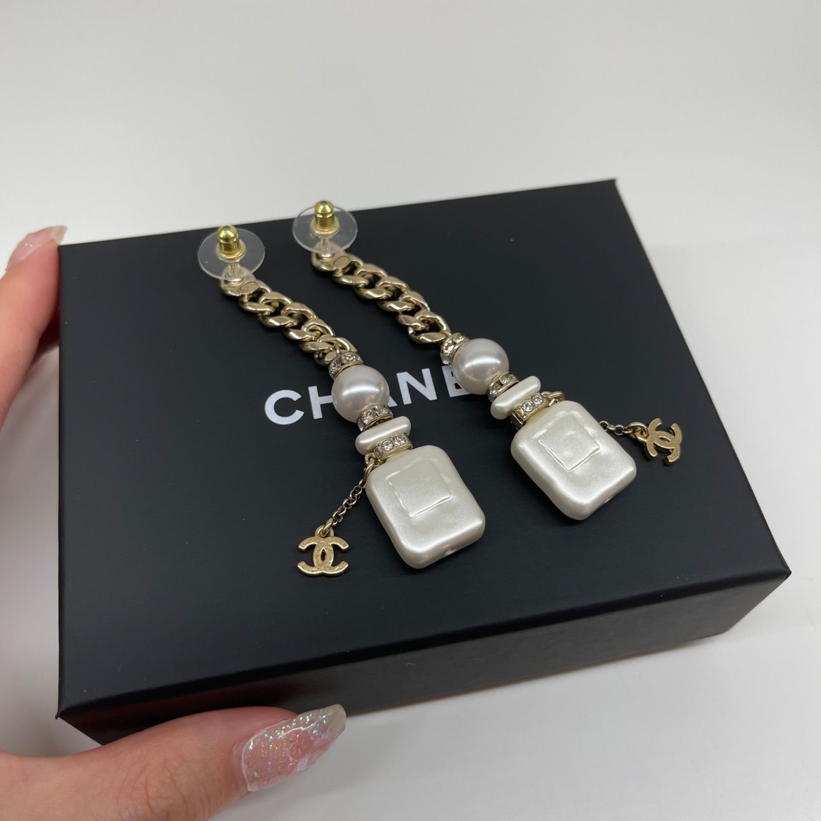 よろしくお願い致します^_^新品未使用　CHANEL ピアス　香水瓶　2022