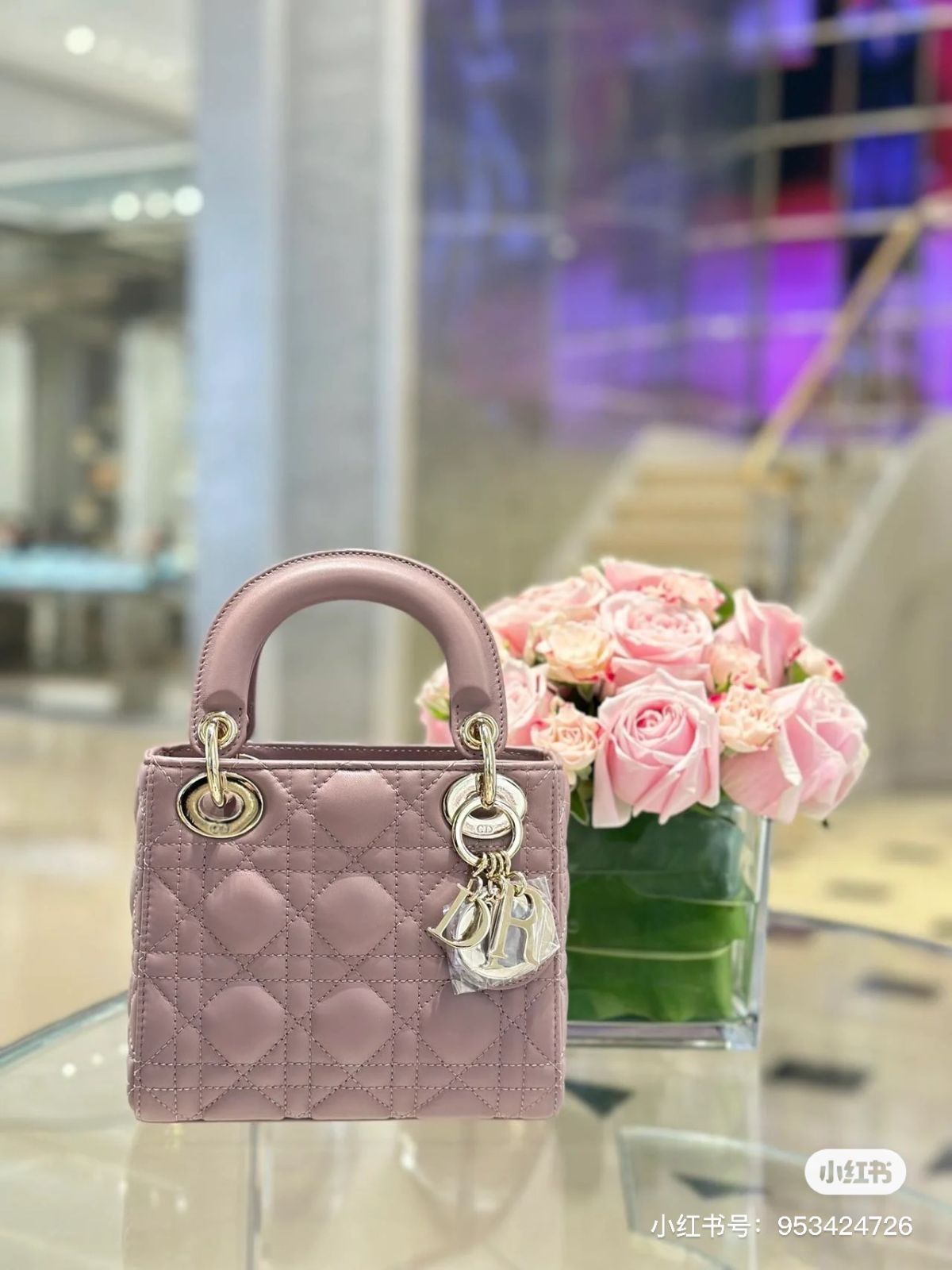 DIOR ロマンティックな浅紫シリーズ
