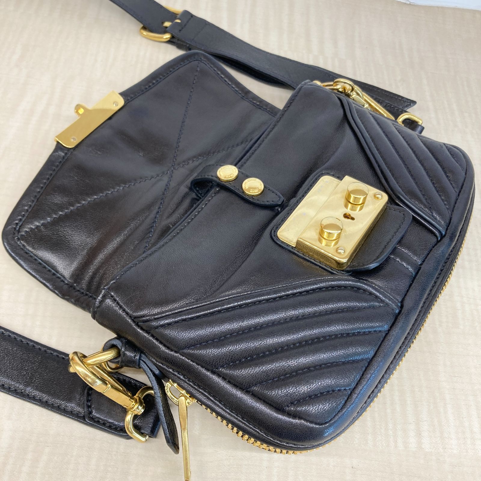 ミュウミュウ　ショルダーバッグ　2WAY　ハンド　レザー　黒　金　チャーム 楽天市場】【バッグ】Miu Miu ミュウ ミュウ ハンドバッグ