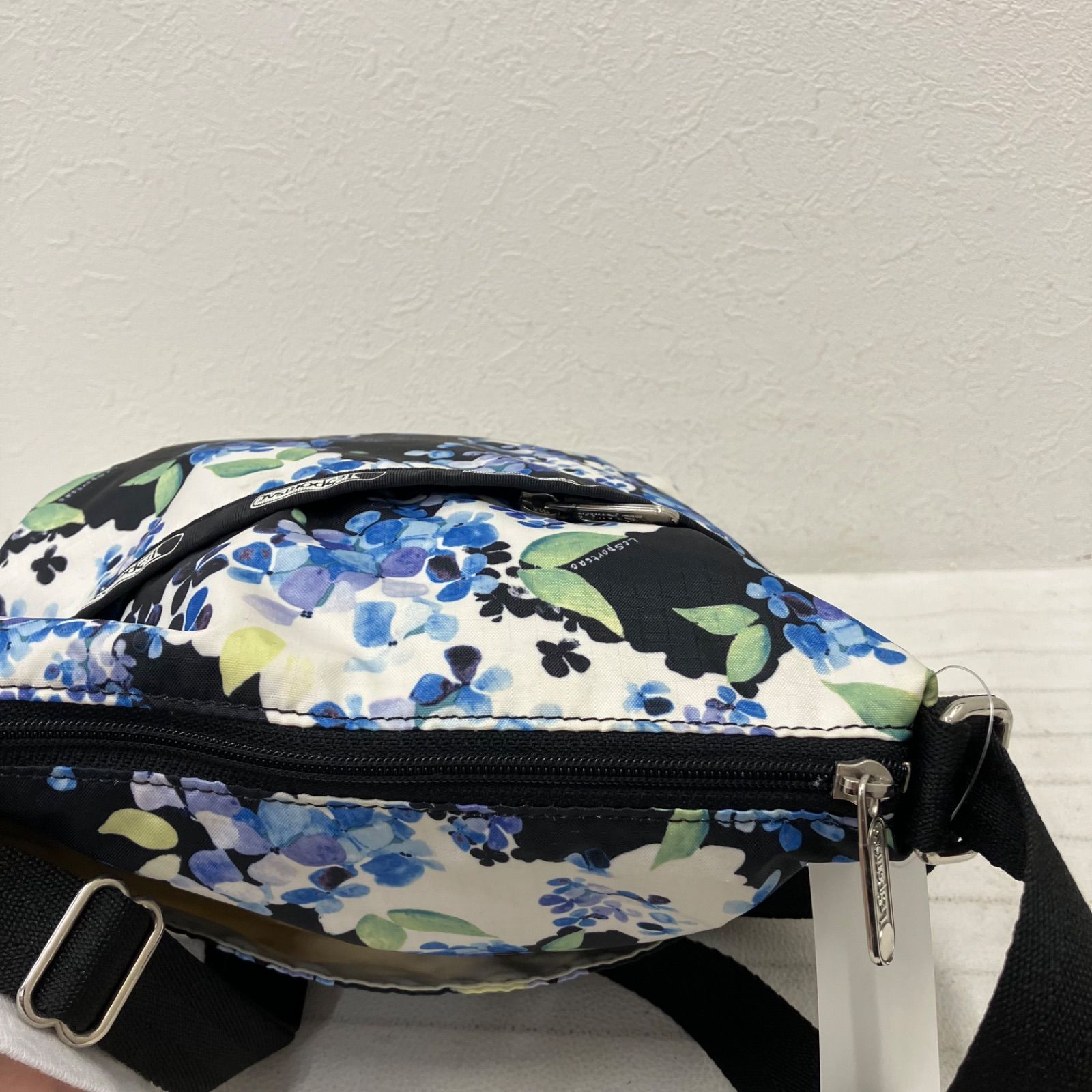 5302 LeSportsac レスポートサック ショルダーバッグ クロスボディ 肩 