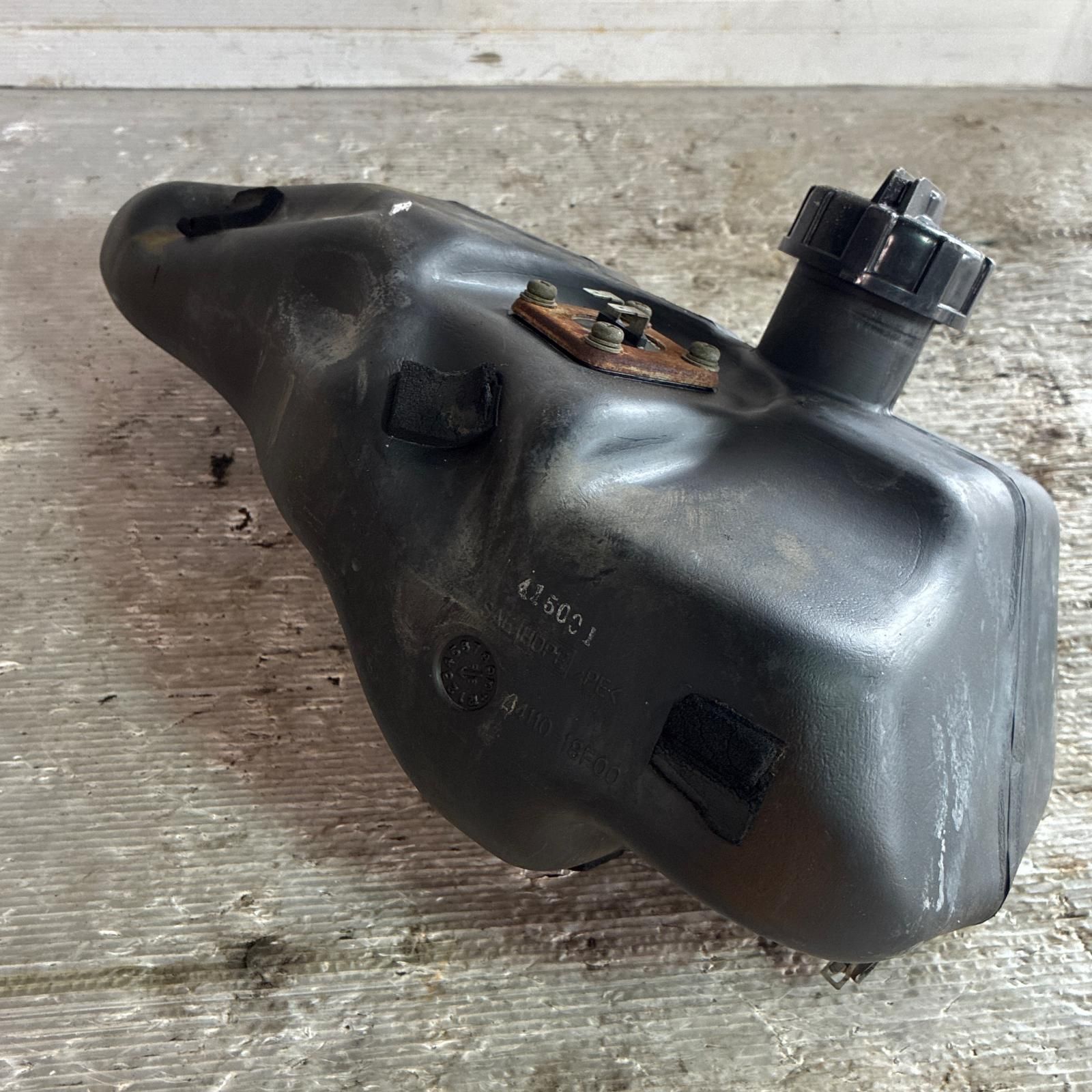 BEEDEN VEST STUDS HOODIE トップス トップス BEEDEN VEST STUDS