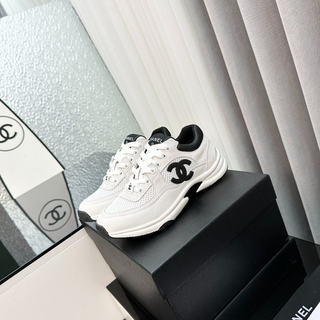 ✨新品未使用✨ Chanel 新品 シャネルスニーカー - メルカリ