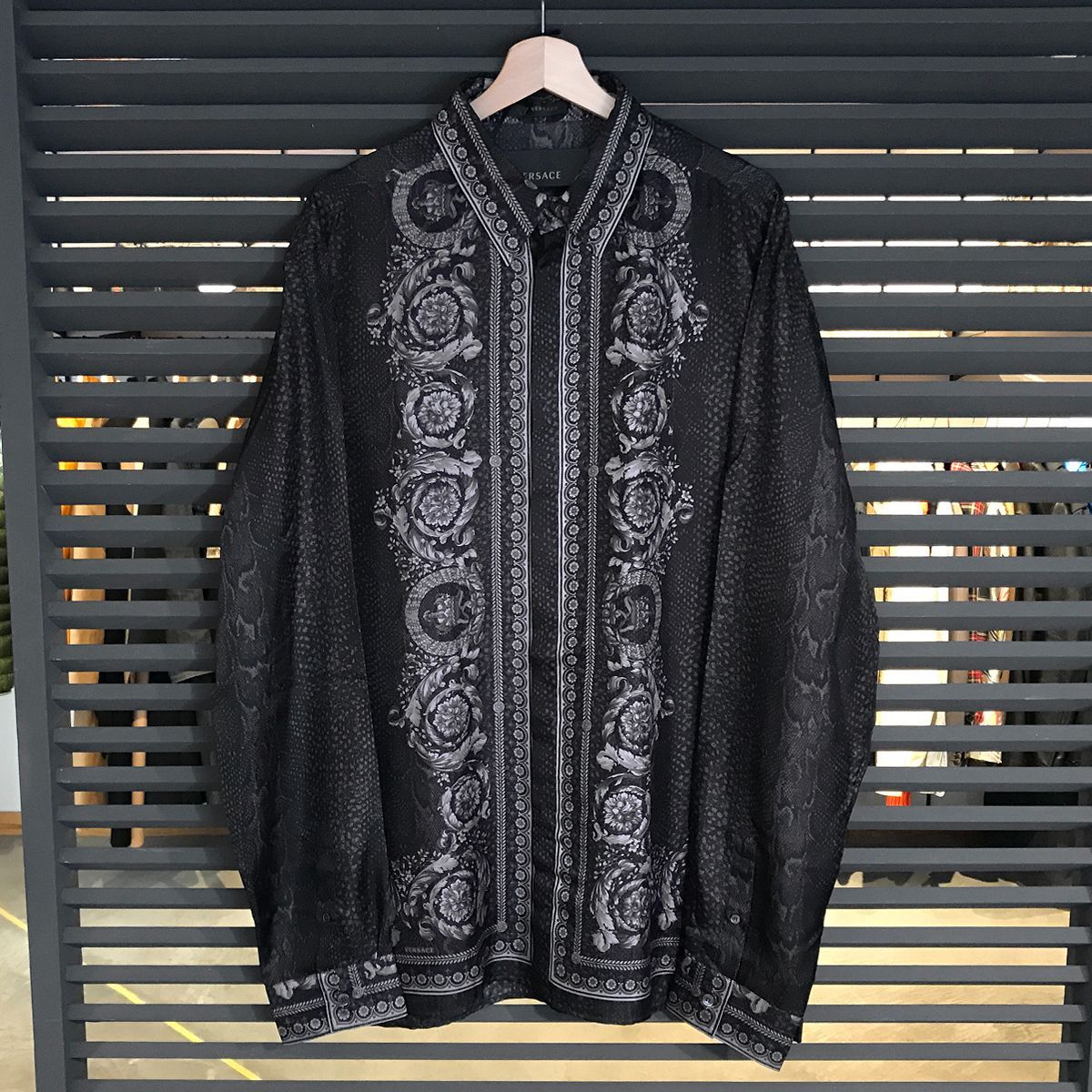 ⭐️極美品⭐️エルメス　パーカー風シャツ　モノクロ　総柄　シルク100% M位 新品同様 ヴェルサーチェ バロッコ シルクシャツ 総柄 長袖