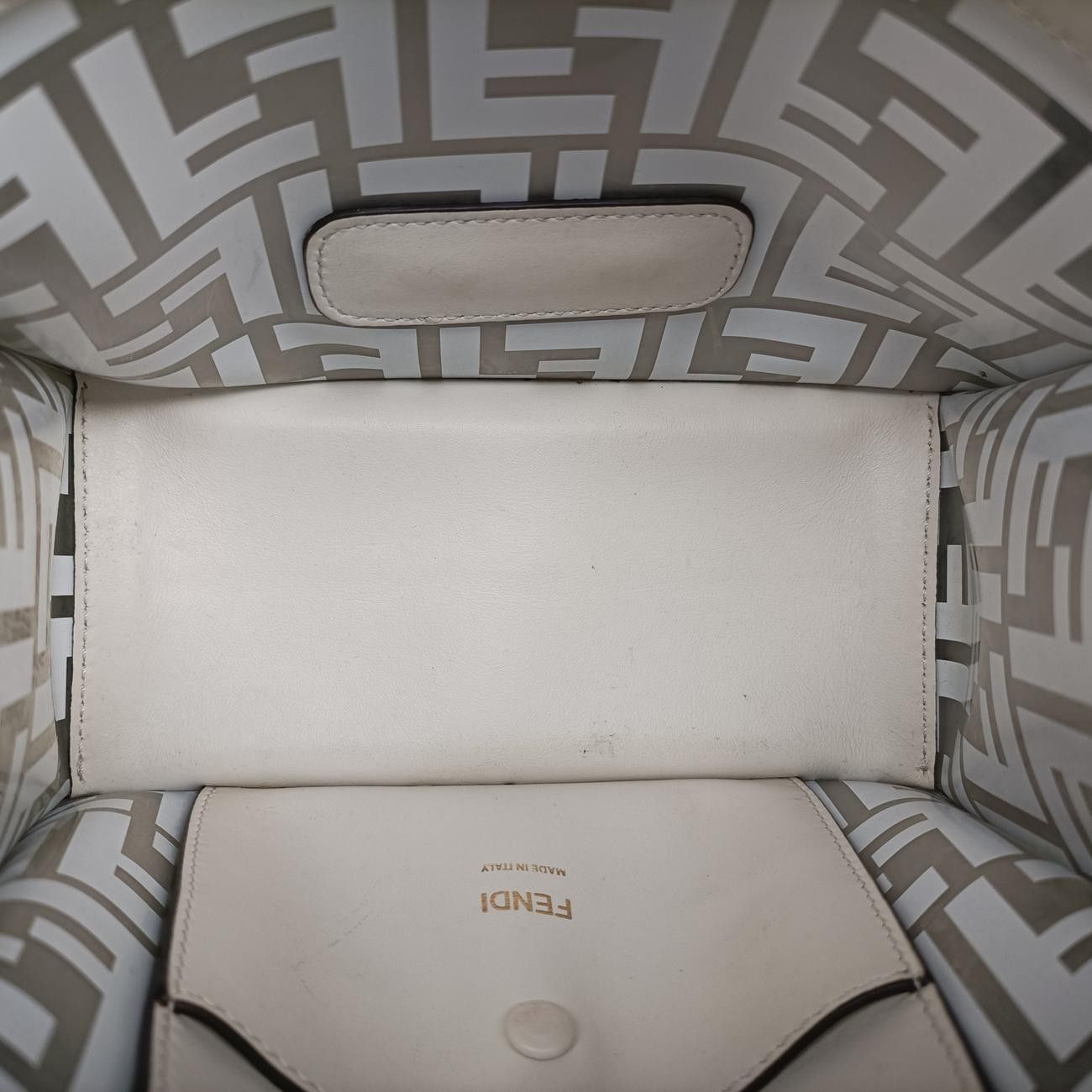 フェンディFendiキャナイエフホワイトPVCコーティングキャンバス8BT2868BT286.A7T5.198.10429 DECORATOM_COM_BR