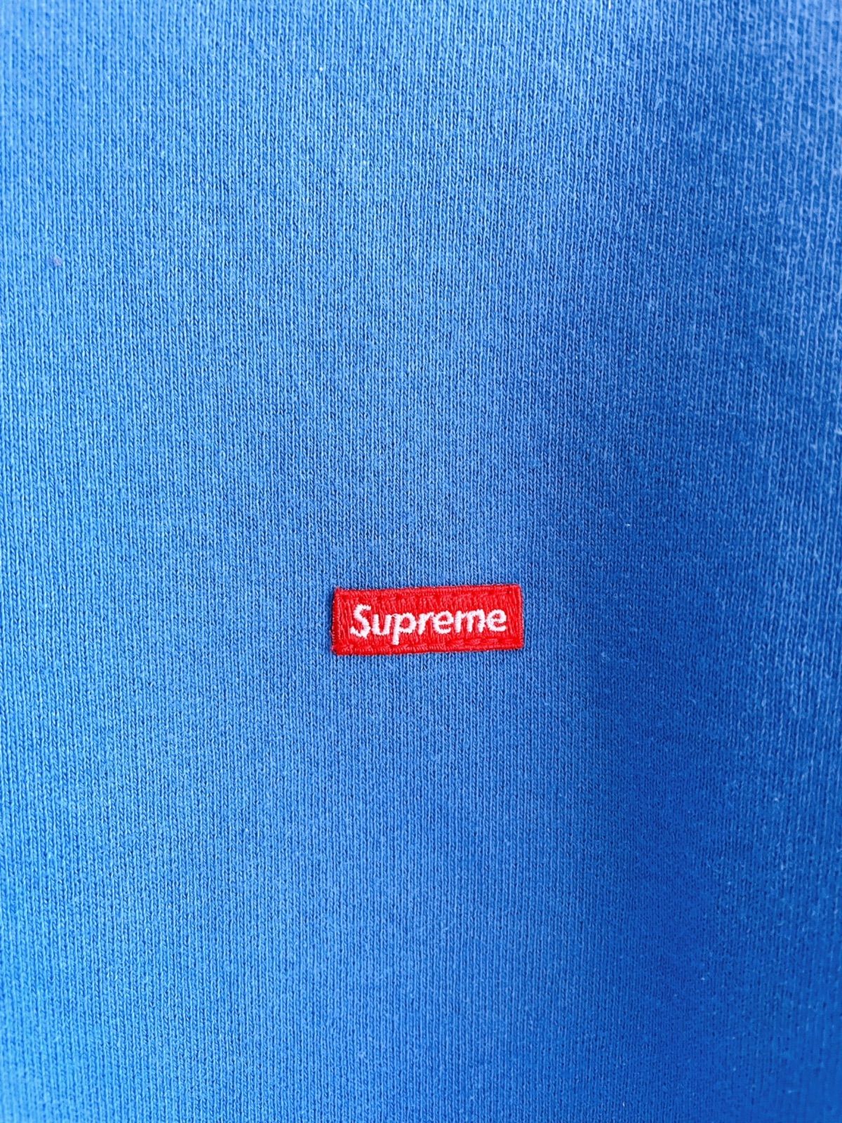 ★新品未使用鑑定済品★ Supreme パーカー