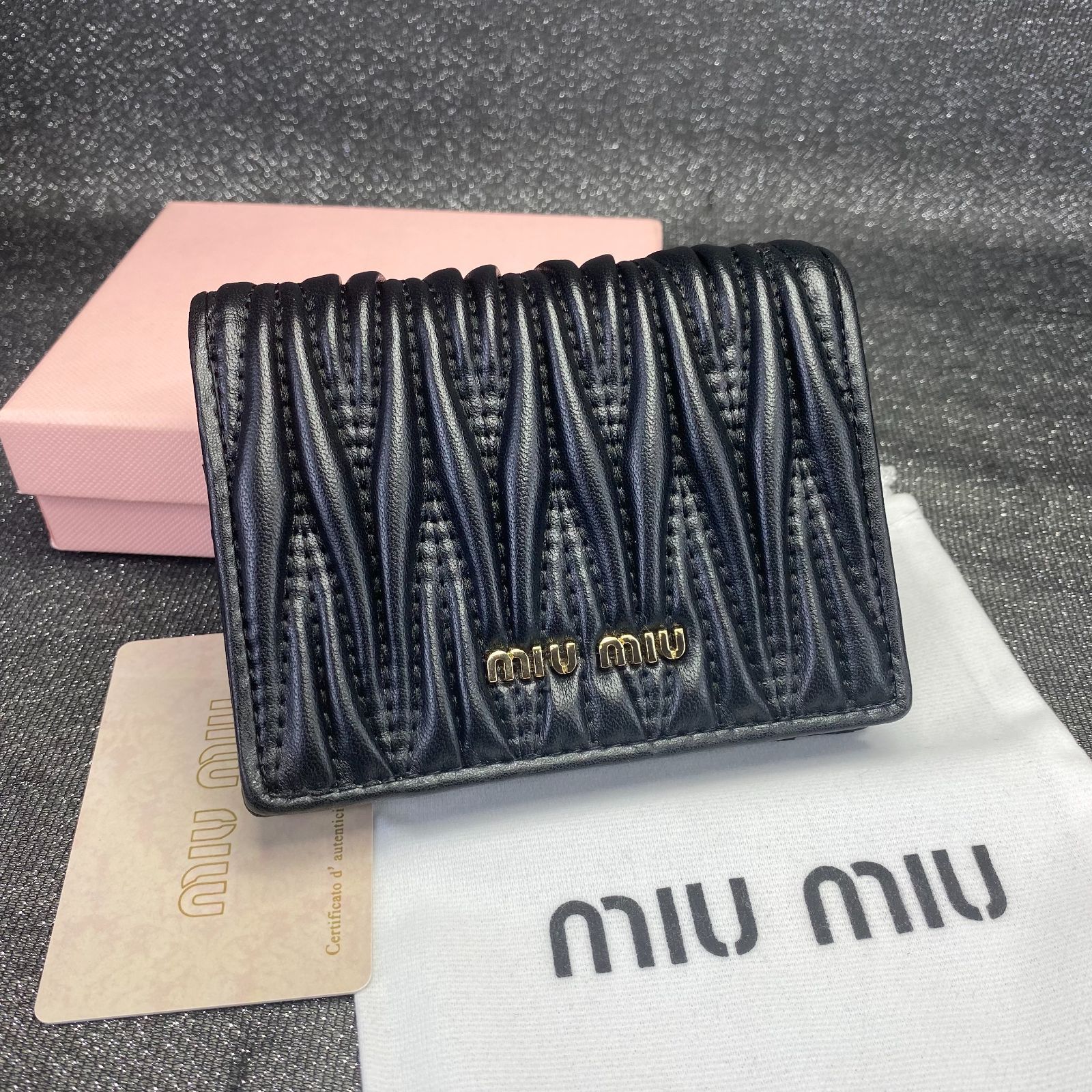 早い者勝ち！MIU MIU 2つ折り財布 マテラッセ 新品未使用 - メルカリ