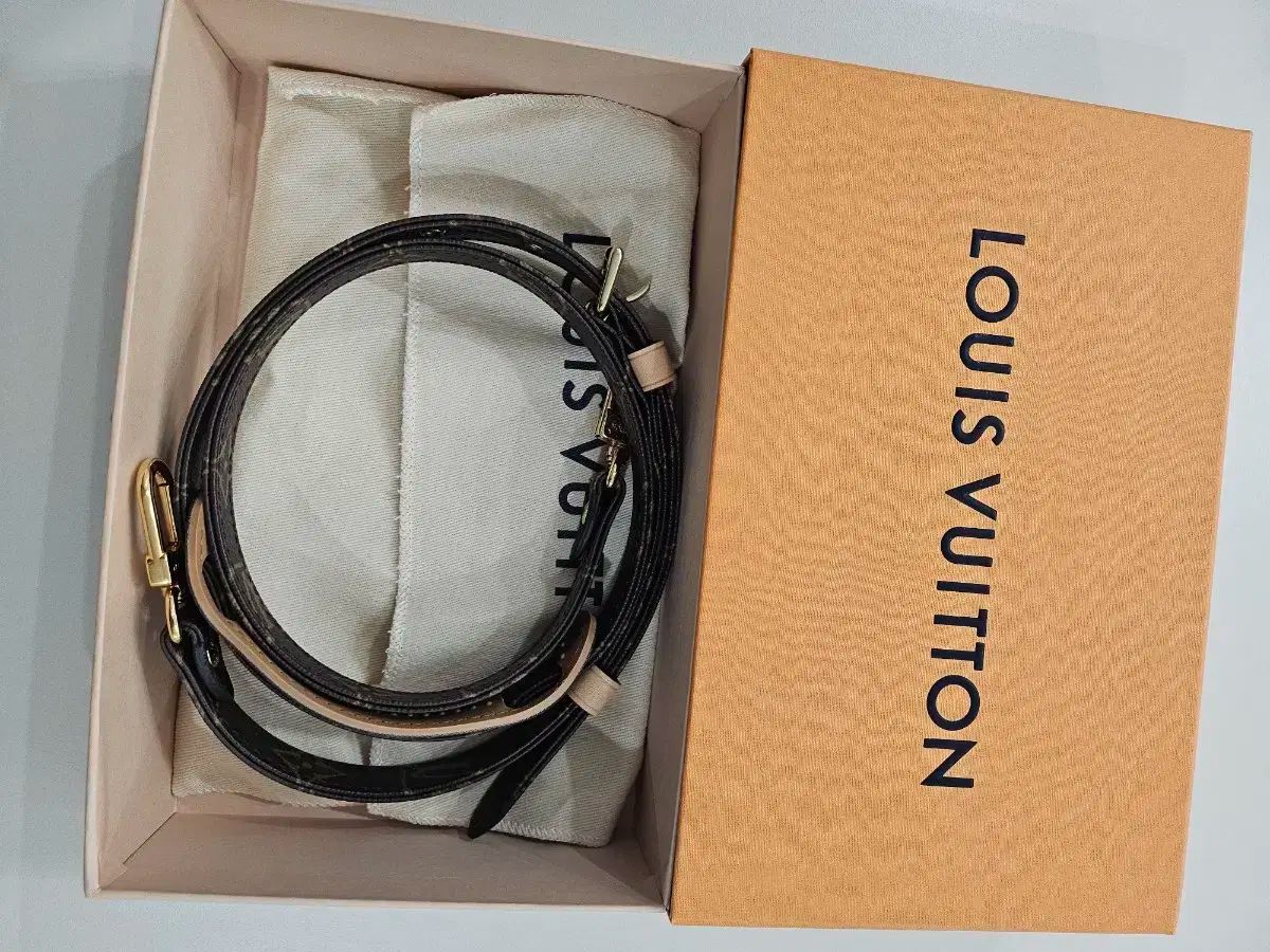 LOUIS VUITTON タンブール モノグラム ラバーストラップ ブラック